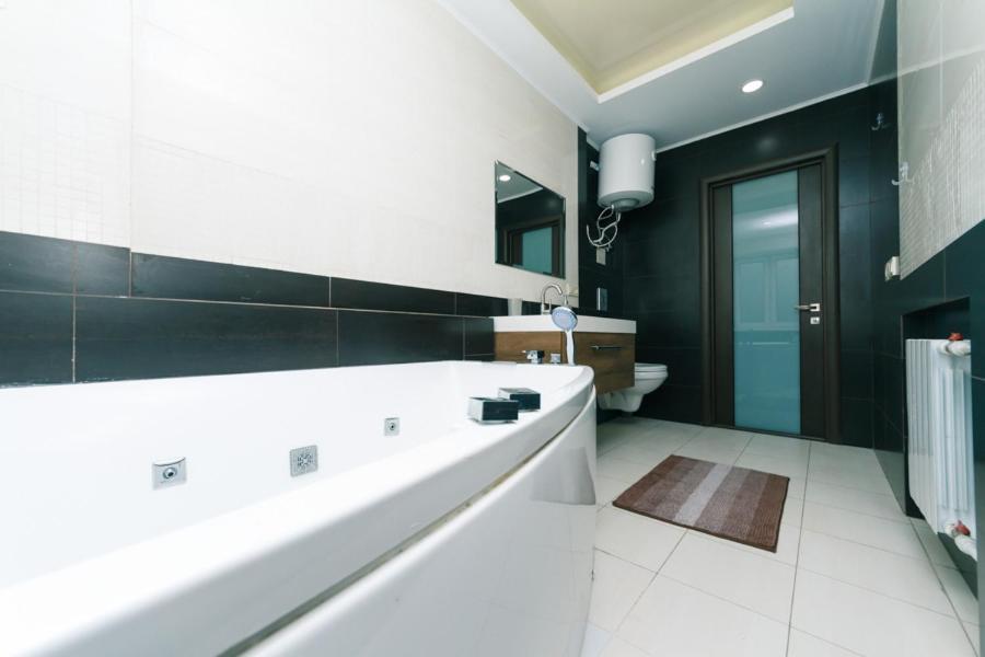 Hotrent Pechersk Lesy 20/22 Kiew Exterior foto