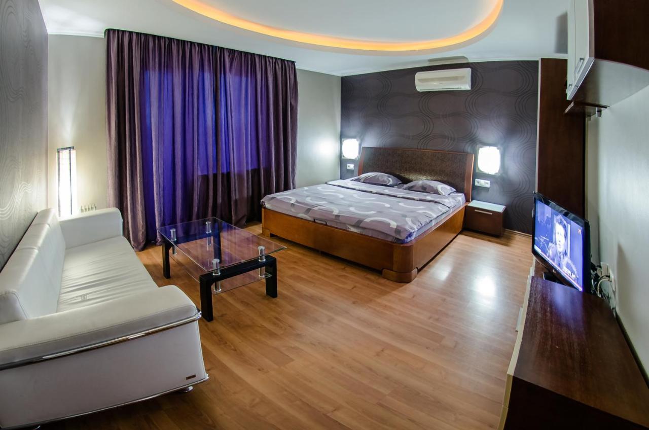 Hotrent Pechersk Lesy 20/22 Kiew Exterior foto